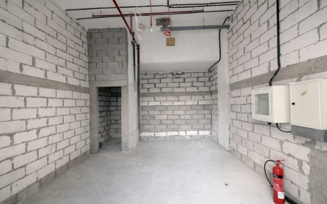 High-Exposure Commercial Shop for Sale