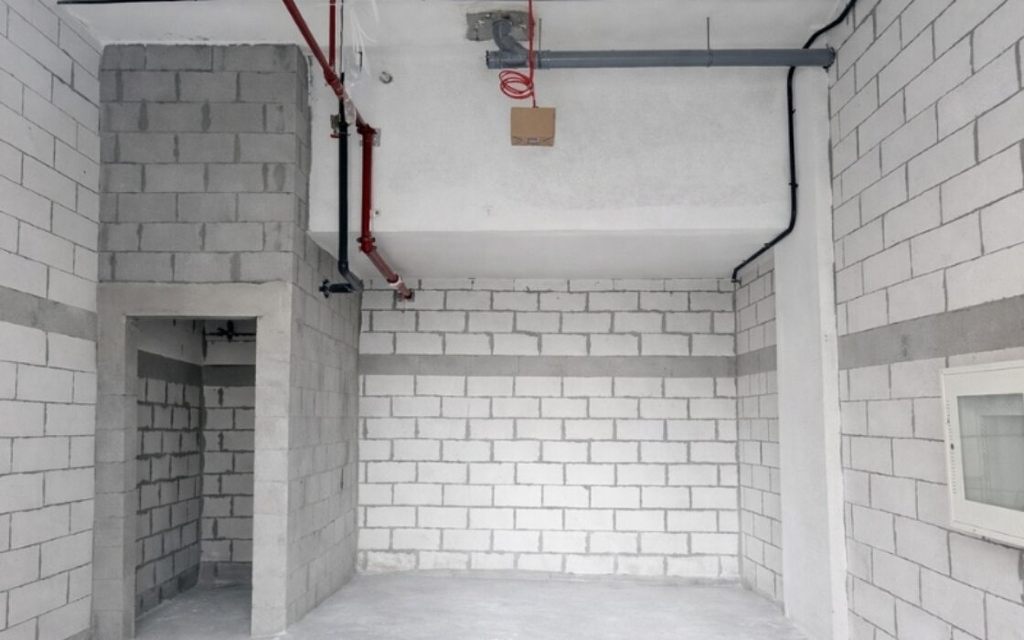 High-Exposure Commercial Shop for Sale