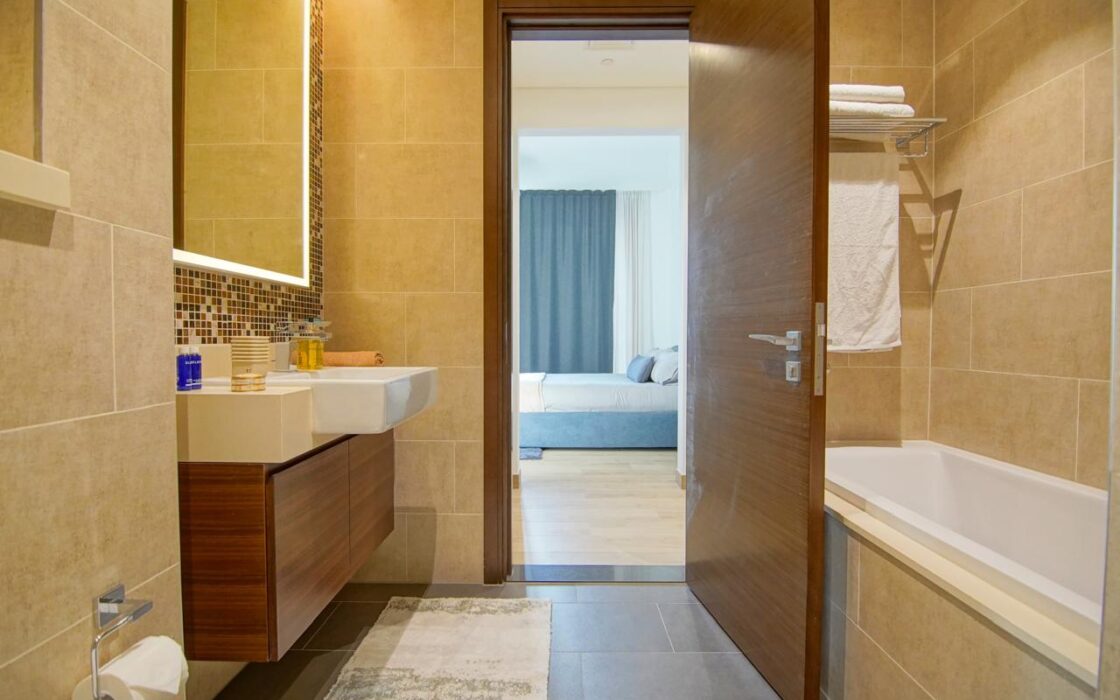 Luxury Fully Furnished/ VillaViews / High Floor