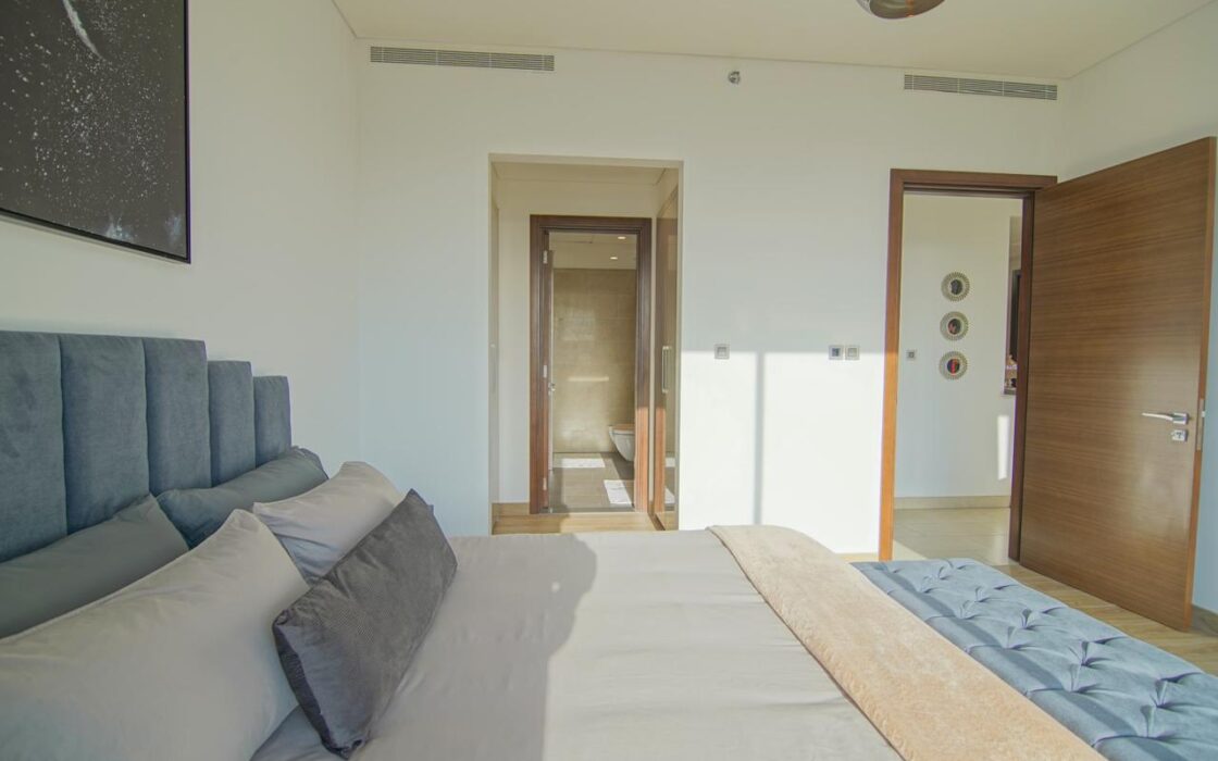 Luxury Fully Furnished/ VillaViews / High Floor