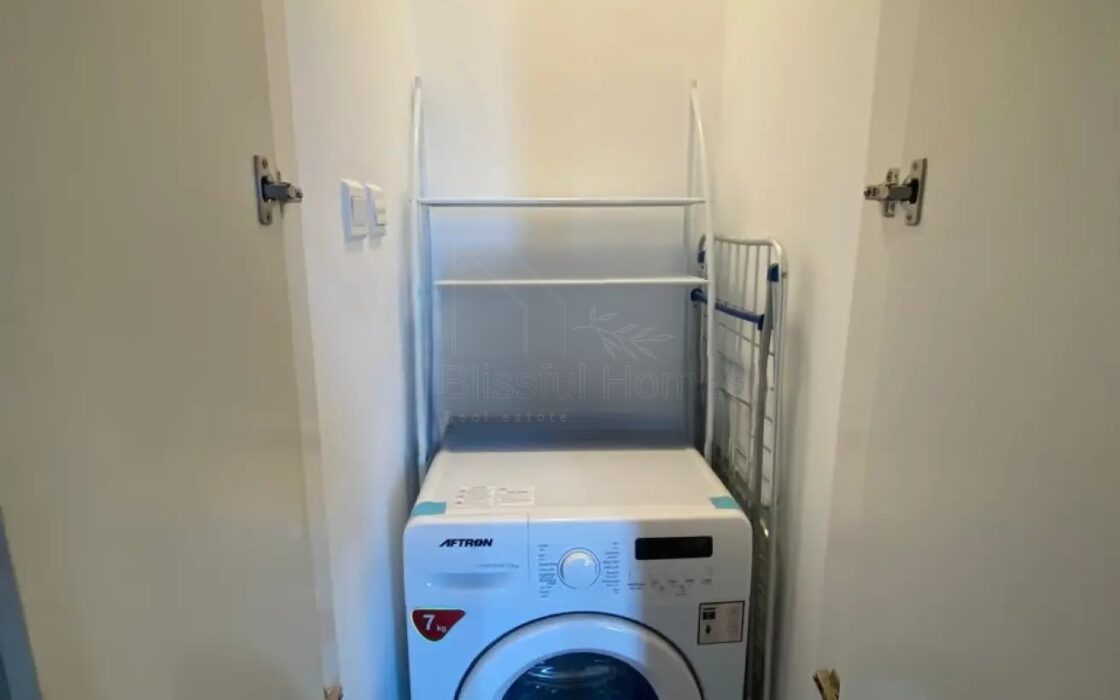 Stylish corner 1-BR Apartment in Hayat Boulevard