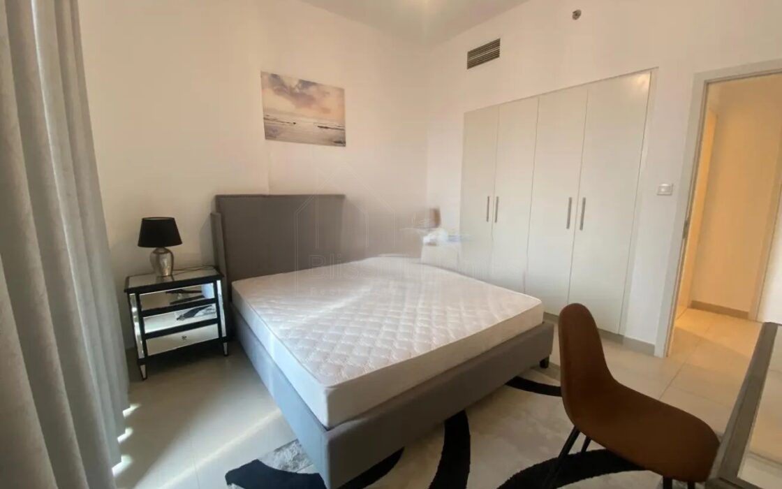 Stylish corner 1-BR Apartment in Hayat Boulevard