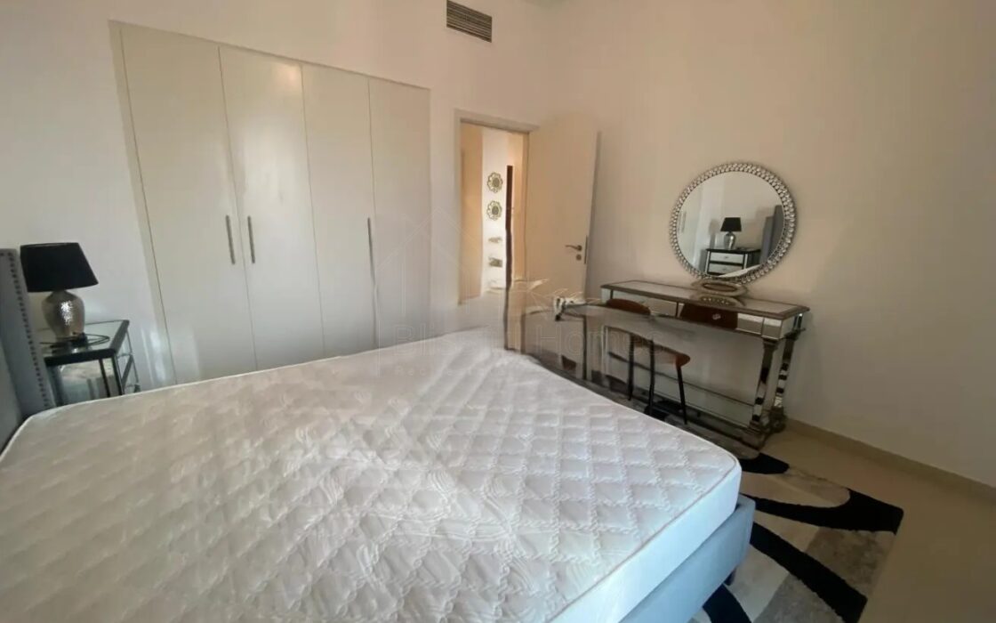 Stylish corner 1-BR Apartment in Hayat Boulevard