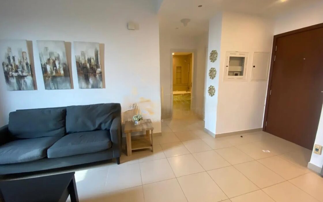 Stylish corner 1-BR Apartment in Hayat Boulevard