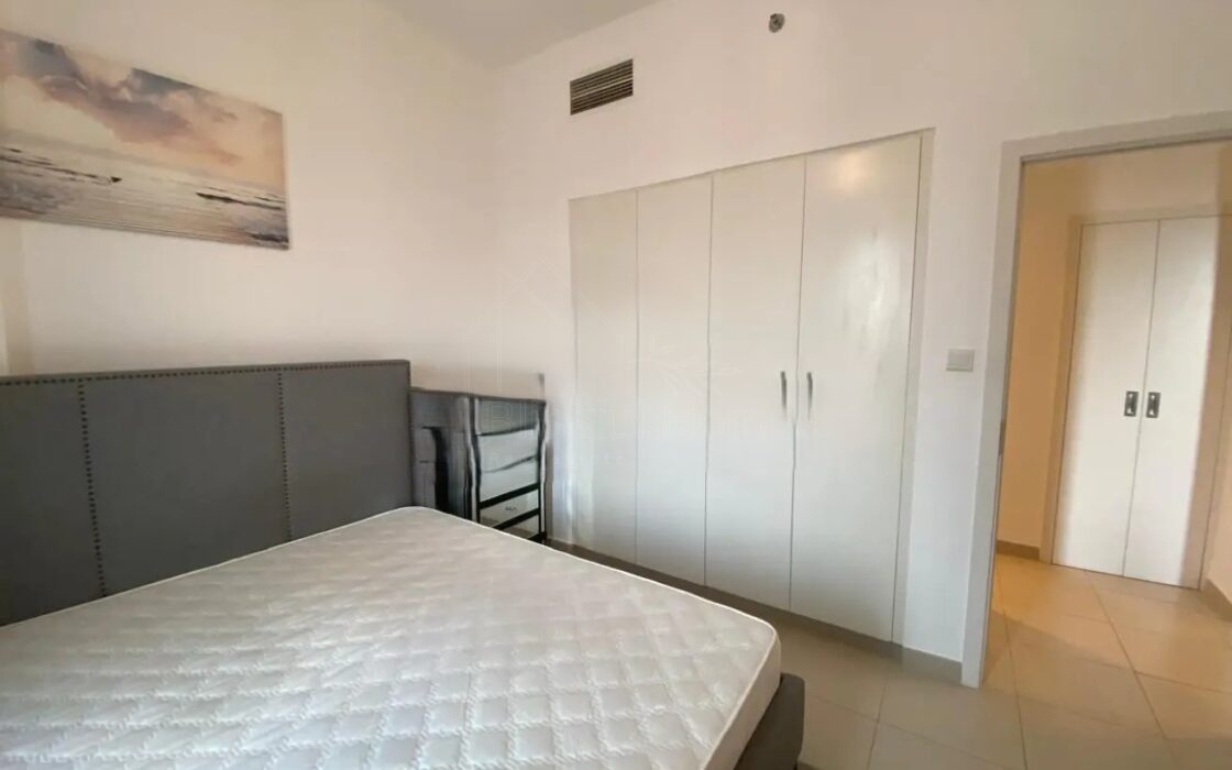 Stylish corner 1-BR Apartment in Hayat Boulevard