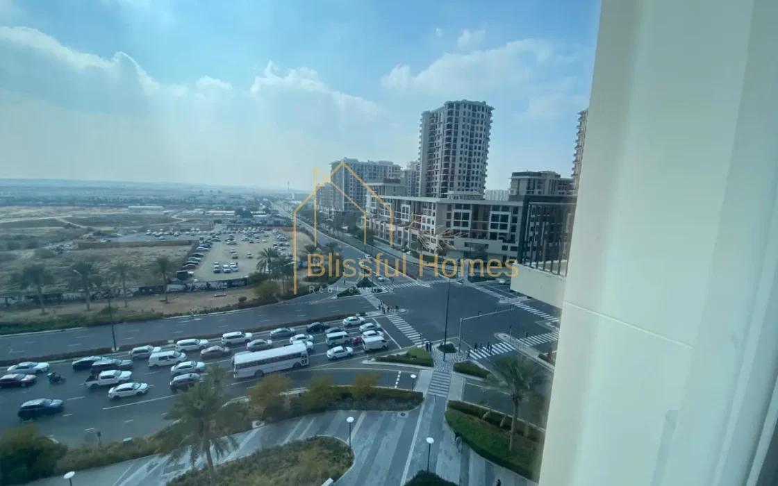 Stylish corner 1-BR Apartment in Hayat Boulevard