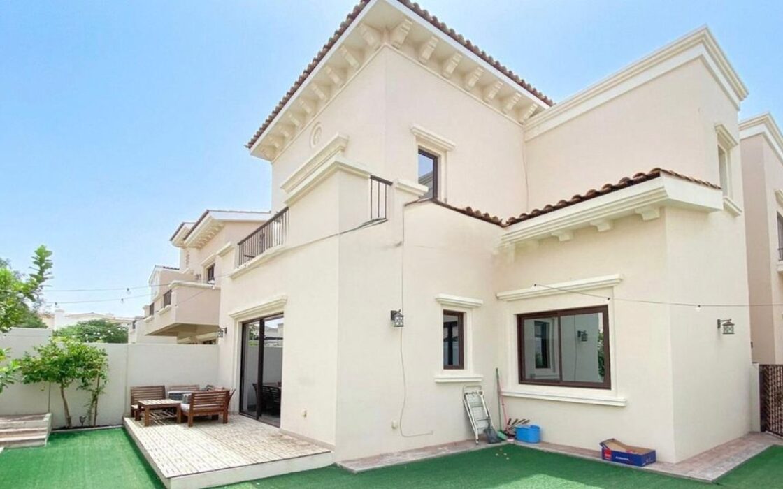 Perfect for Families | Bright Villa in Mira 4