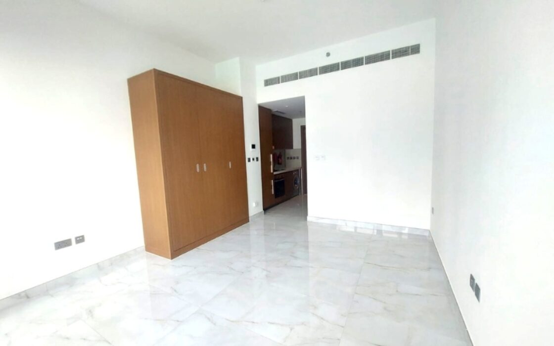 Modern Studio Living with Green Views Azizi Mirage