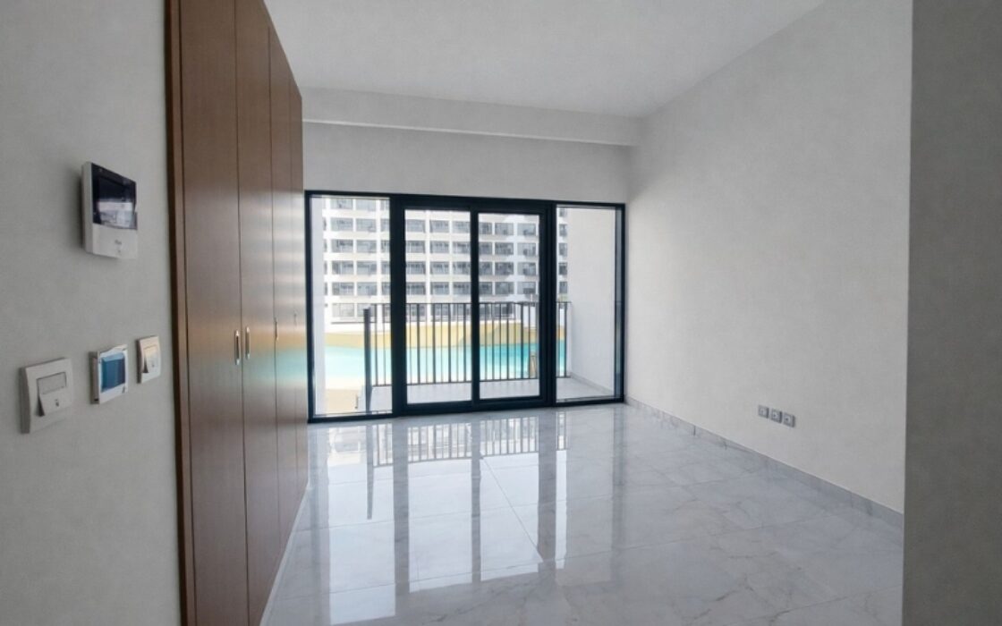 Modern Studio Living with Green Views Azizi Mirage