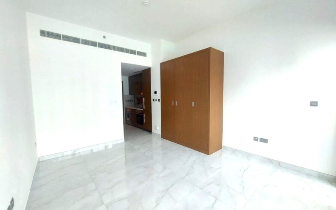 Modern Studio Living with Green Views Azizi Mirage